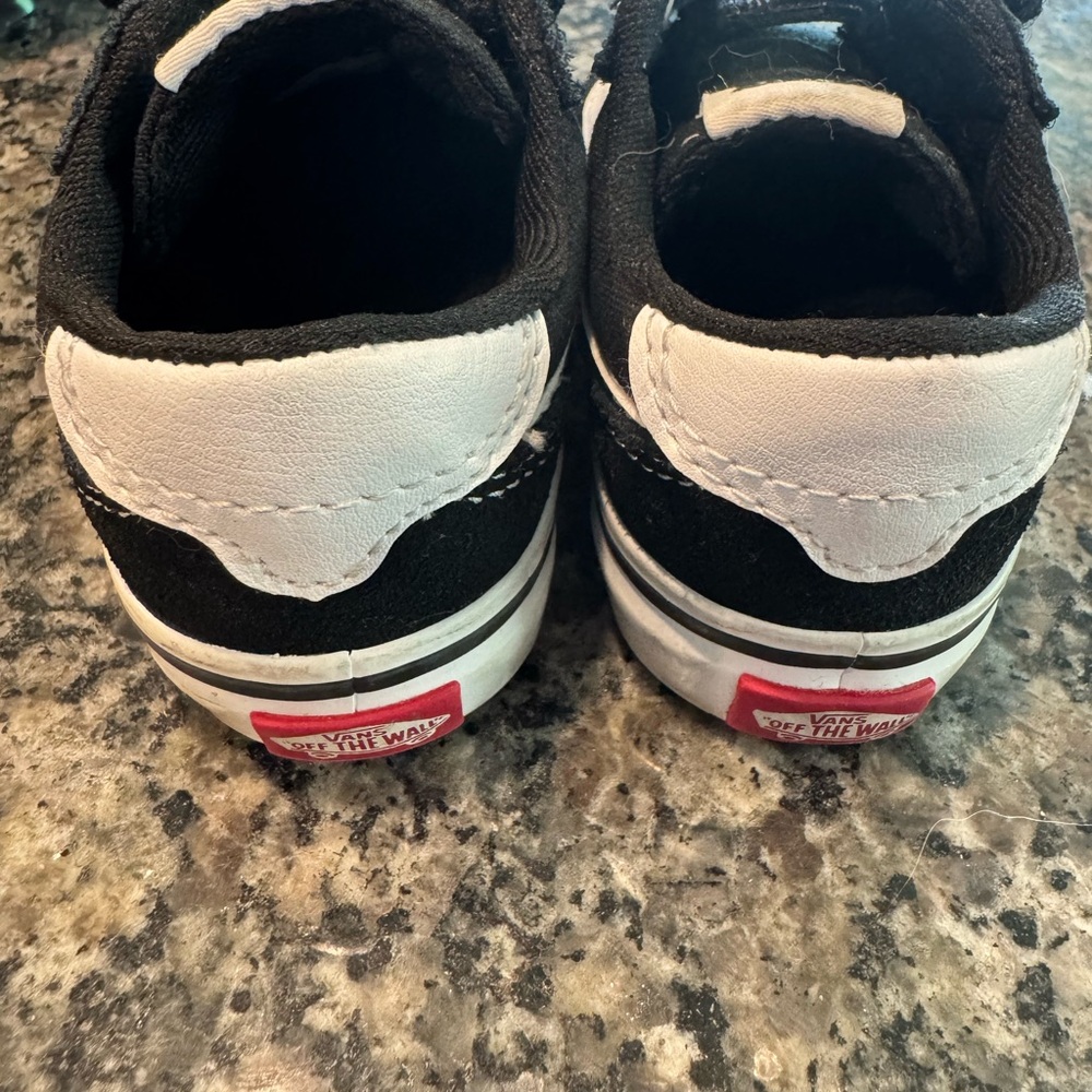 Vans Toddler size 6 - Picture 2 of 5